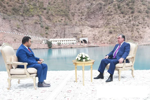 ЭМОМАЛӢ РАҲМОН ВА ЭҲЁИ ДУБОРАИ «РОҒУН»